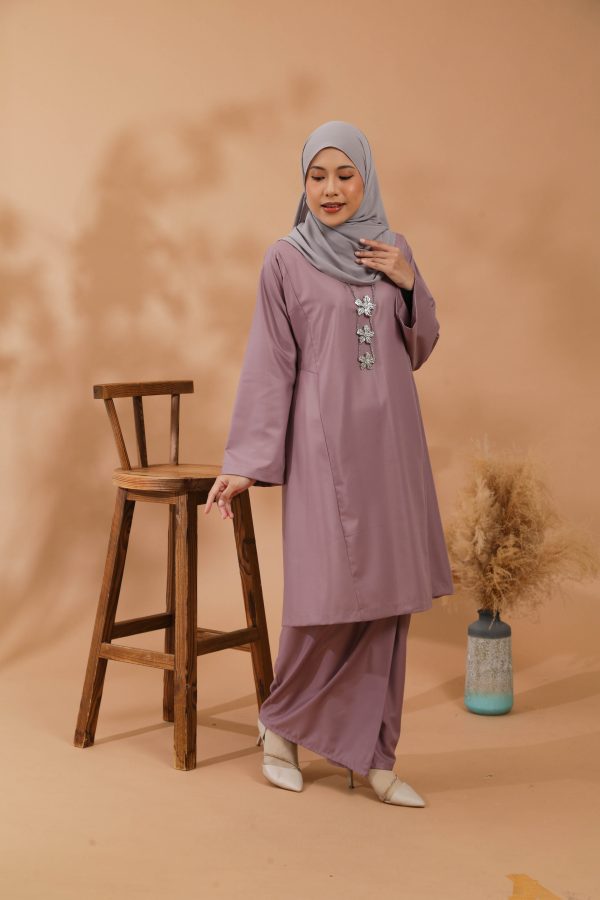 KEMBOJA KURUNG PAHANG - DUSTY PURPLE - Image 4