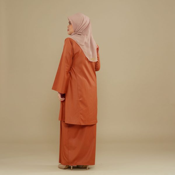 KEMBOJA KURUNG PAHANG - BURNT ORANGE - Image 3