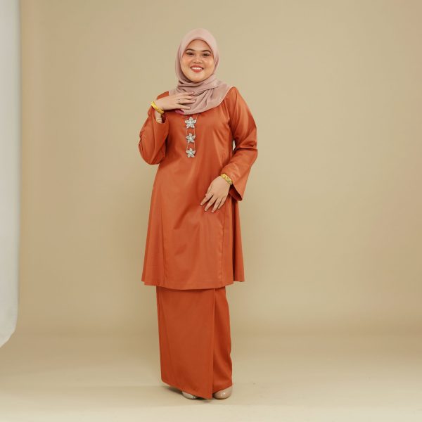 KEMBOJA KURUNG PAHANG - BURNT ORANGE - Image 2